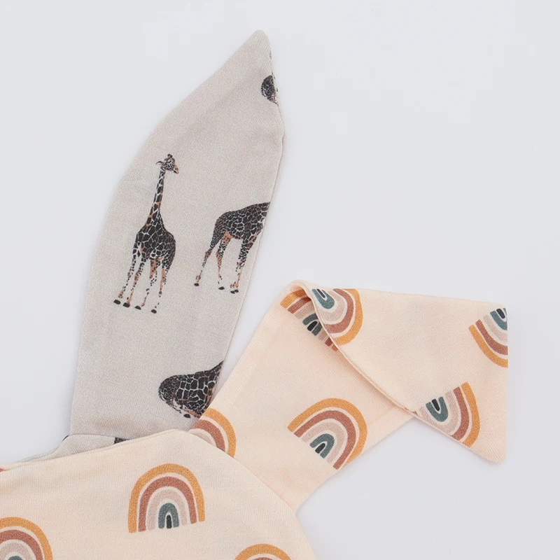 Soft bamboo blanket in bulk for B2B wholesale, eco-friendly and perfect for sustainable product retailers or hospitality businesses.