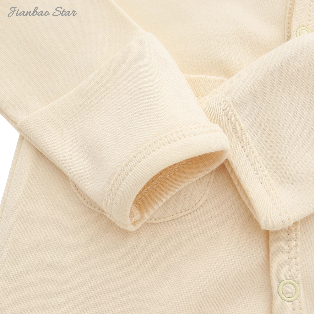 Eco-friendly baby bamboo sleeper in soft, breathable fabric, perfect for B2B wholesale retailers seeking sustainable baby clothing solutions.